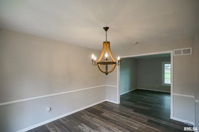 $259,900 | 5317 North Woodview Avenue, Peoria, IL 61614