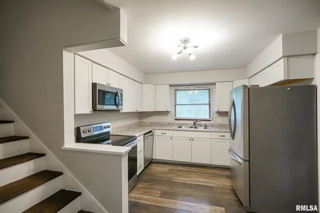 $259,900 | 5317 North Woodview Avenue, Peoria, IL 61614