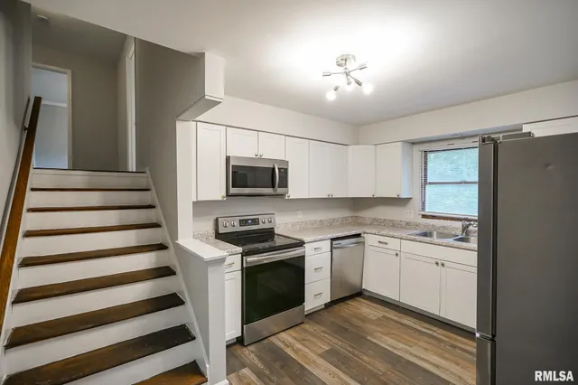 $259,900 | 5317 North Woodview Avenue, Peoria, IL 61614