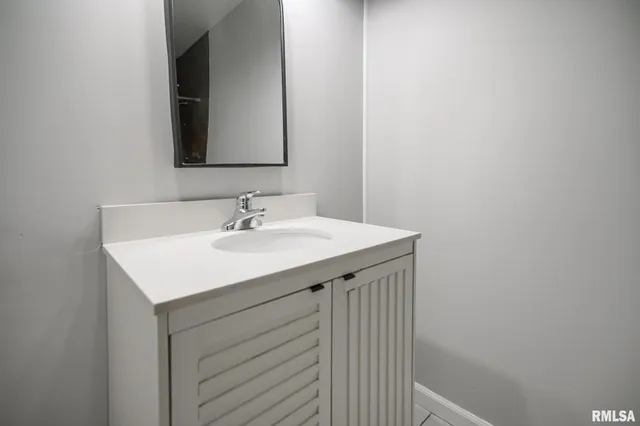 $259,900 | 5317 North Woodview Avenue, Peoria, IL 61614