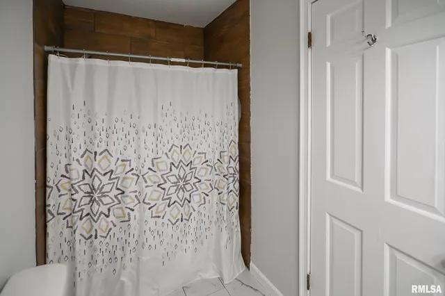 $259,900 | 5317 North Woodview Avenue, Peoria, IL 61614