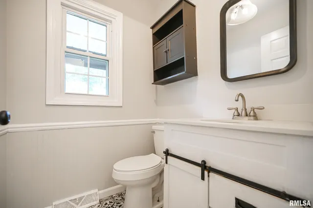 $259,900 | 5317 North Woodview Avenue, Peoria, IL 61614