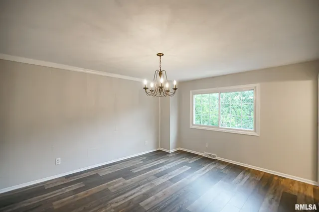 $259,900 | 5317 North Woodview Avenue, Peoria, IL 61614