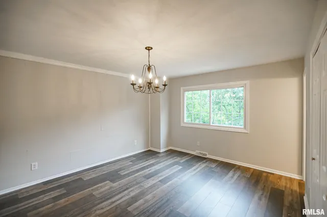 $259,900 | 5317 North Woodview Avenue, Peoria, IL 61614