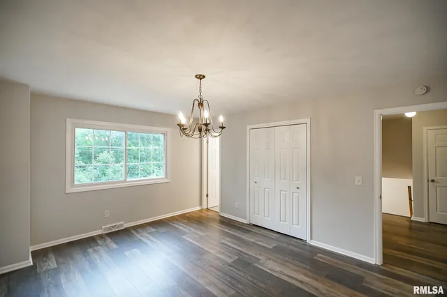 $259,900 | 5317 North Woodview Avenue, Peoria, IL 61614