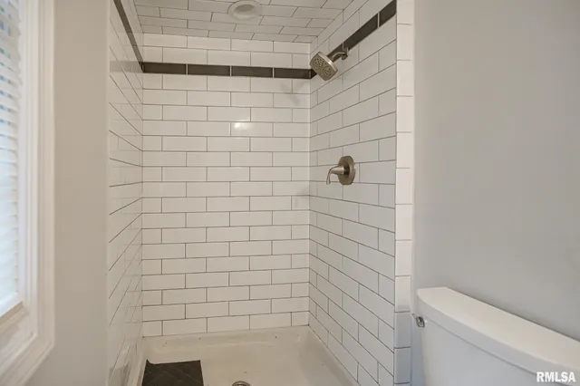 $259,900 | 5317 North Woodview Avenue, Peoria, IL 61614