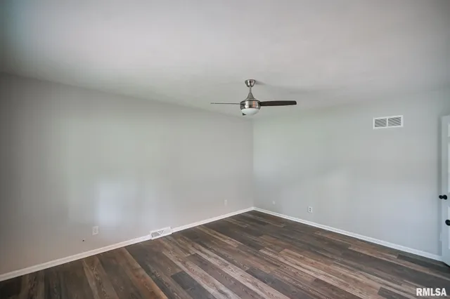 $259,900 | 5317 North Woodview Avenue, Peoria, IL 61614