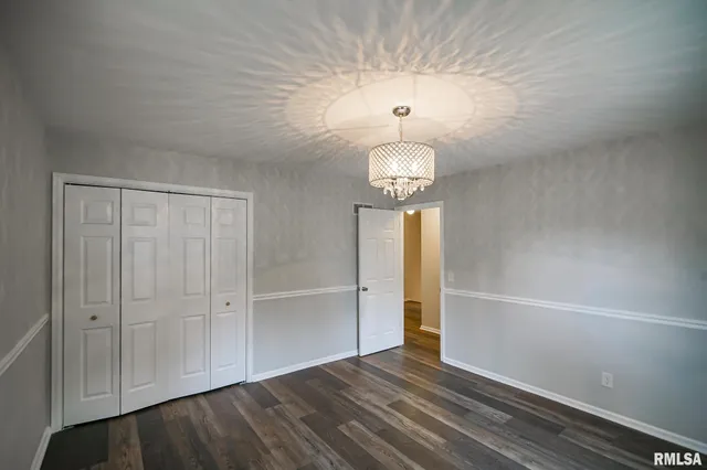 $259,900 | 5317 North Woodview Avenue, Peoria, IL 61614