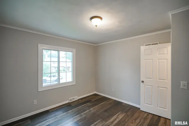 $259,900 | 5317 North Woodview Avenue, Peoria, IL 61614