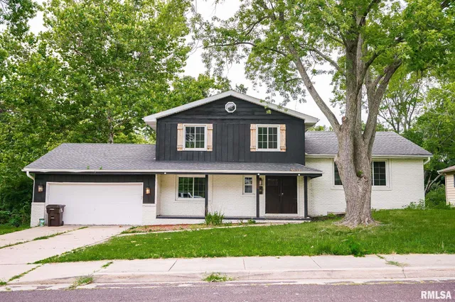 $259,900 | 5317 North Woodview Avenue, Peoria, IL 61614