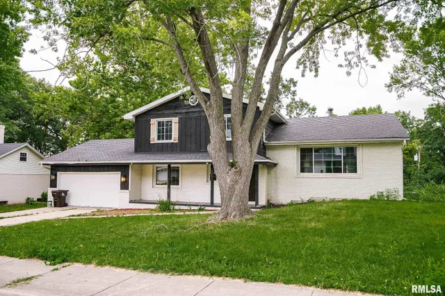 $259,900 | 5317 North Woodview Avenue, Peoria, IL 61614