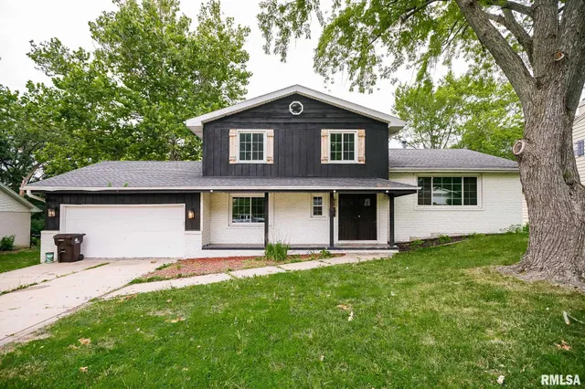 $259,900 | 5317 North Woodview Avenue, Peoria, IL 61614