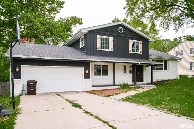 $259,900 | 5317 North Woodview Avenue, Peoria, IL 61614