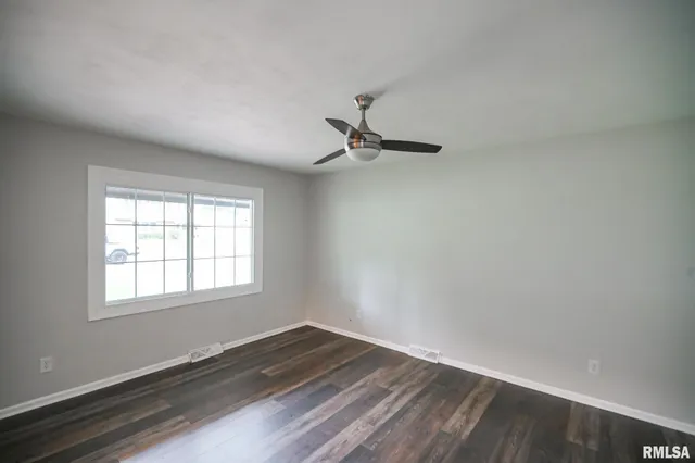 $259,900 | 5317 North Woodview Avenue, Peoria, IL 61614