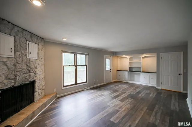 $259,900 | 5317 North Woodview Avenue, Peoria, IL 61614