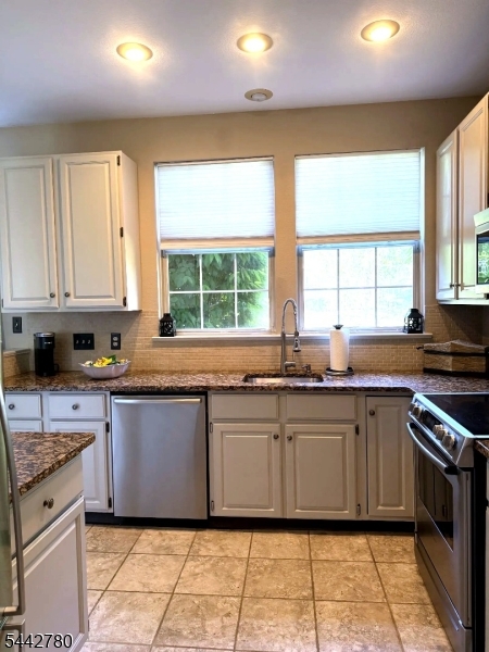 34 High Pond Lane Bedminster, NJ 07921 - Photo 4 of 26
