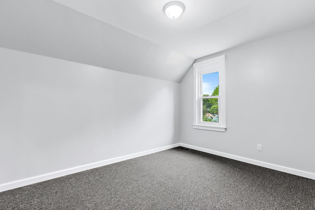 319 Wabash Street Elgin, IL 60123 - Photo 14 of 18 an empty room with windows