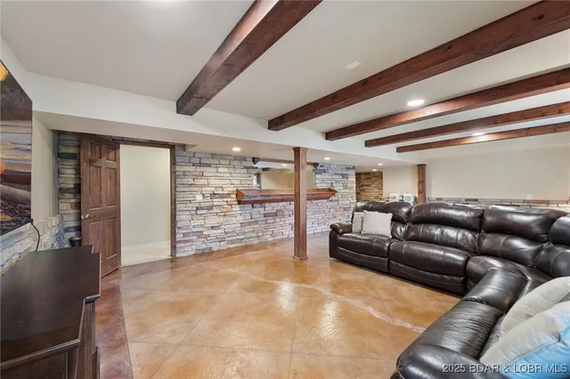 $439,000 | 112 Blackfoot Road, Four Seasons, MO 65049