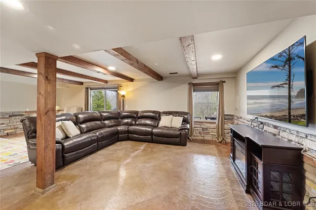 $439,000 | 112 Blackfoot Road, Four Seasons, MO 65049