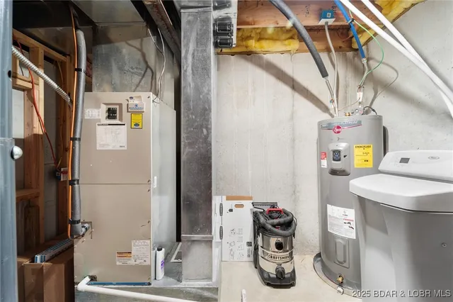 $439,000 | 112 Blackfoot Road, Four Seasons, MO 65049