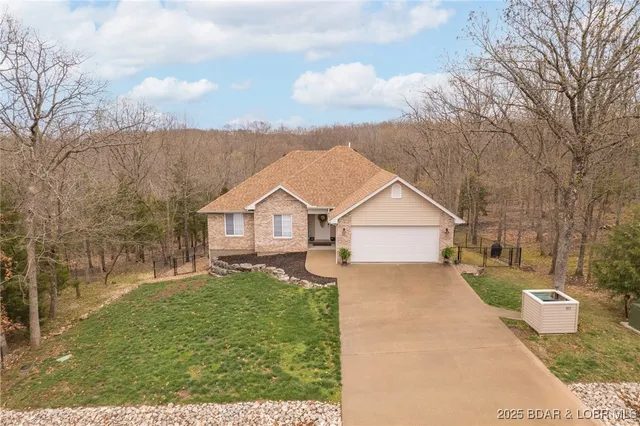 $439,000 | 112 Blackfoot Road, Four Seasons, MO 65049