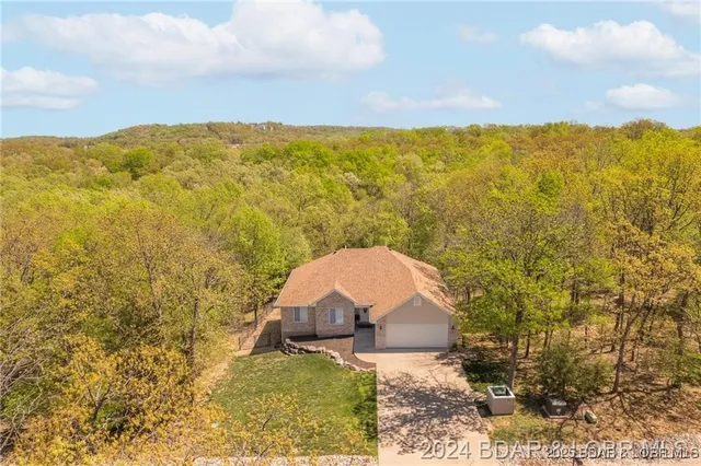 $439,000 | 112 Blackfoot Road, Four Seasons, MO 65049