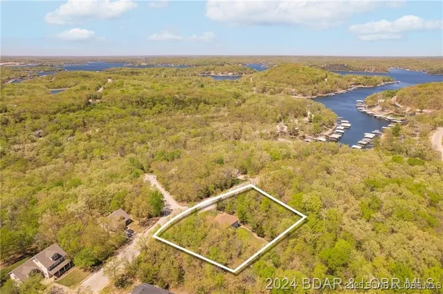 $439,000 | 112 Blackfoot Road, Four Seasons, MO 65049