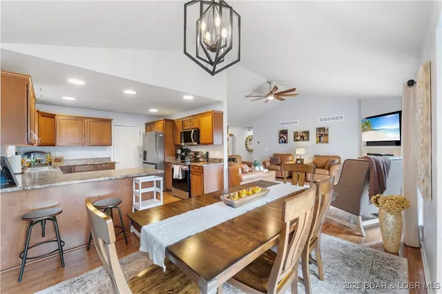 $439,000 | 112 Blackfoot Road, Four Seasons, MO 65049