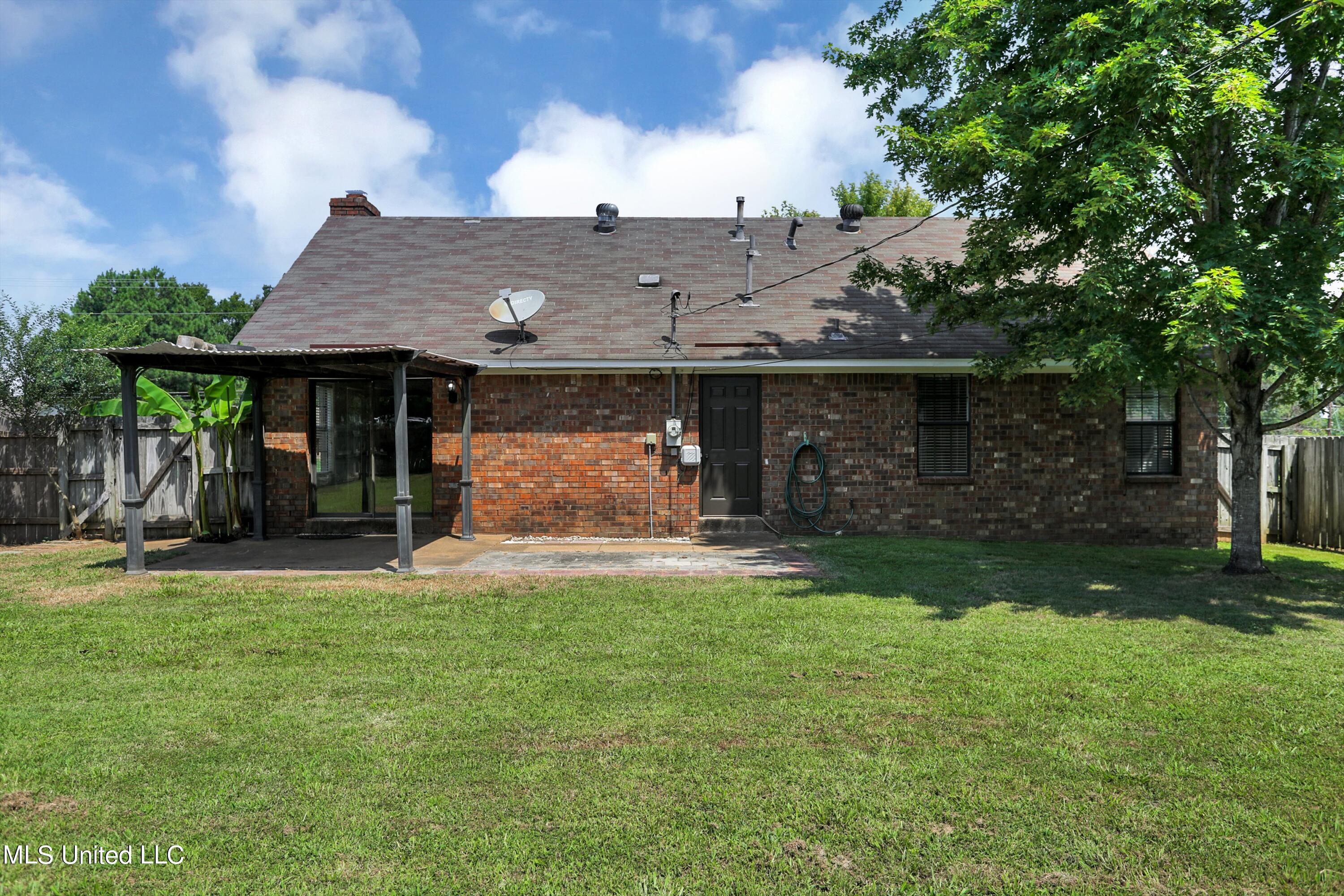 10051 Goodman Road Olive Branch, MS 38654 - Photo 26 of 30 Back patio