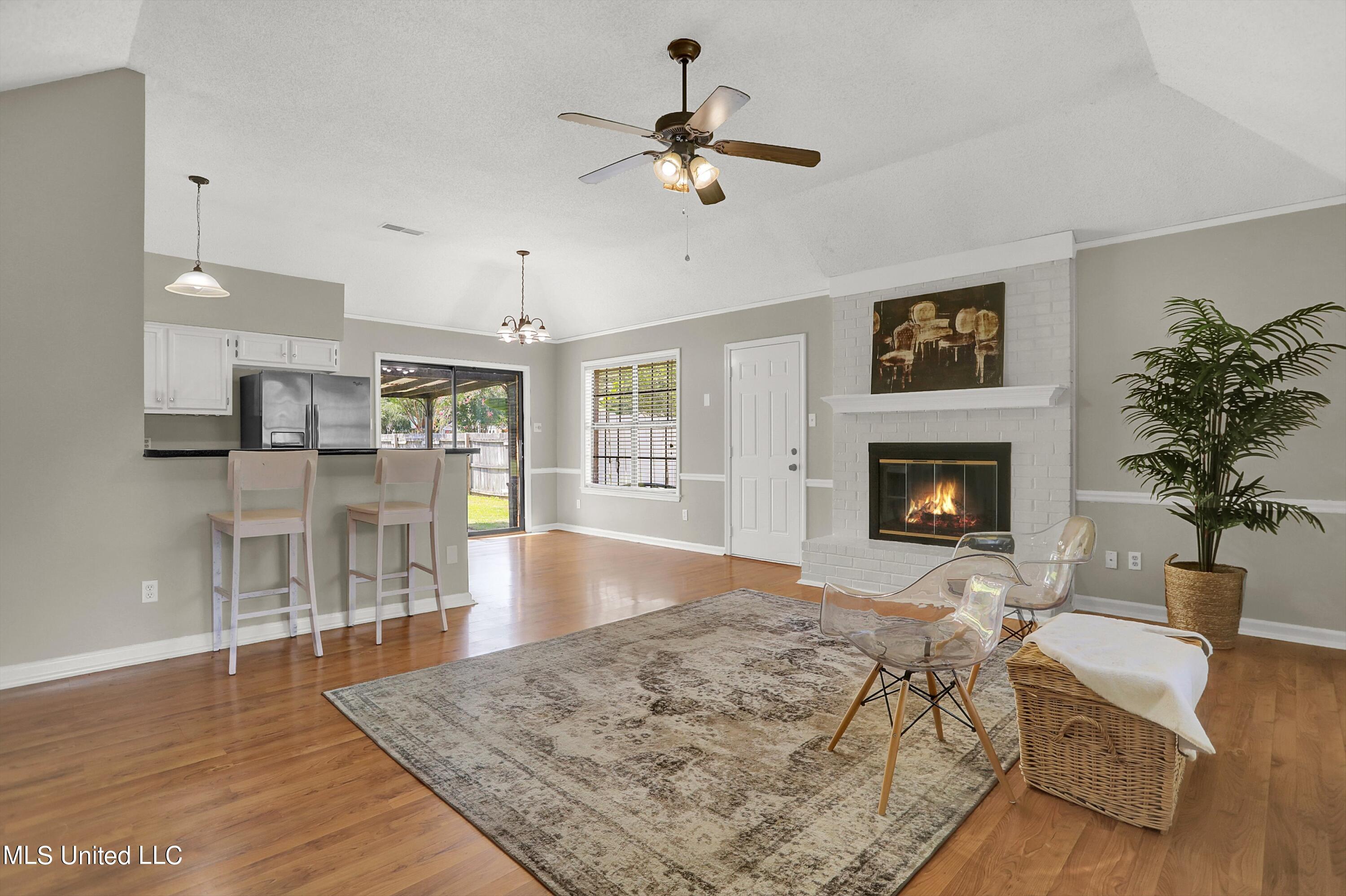 10051 Goodman Road Olive Branch, MS 38654 - Photo 5 of 30 Great room