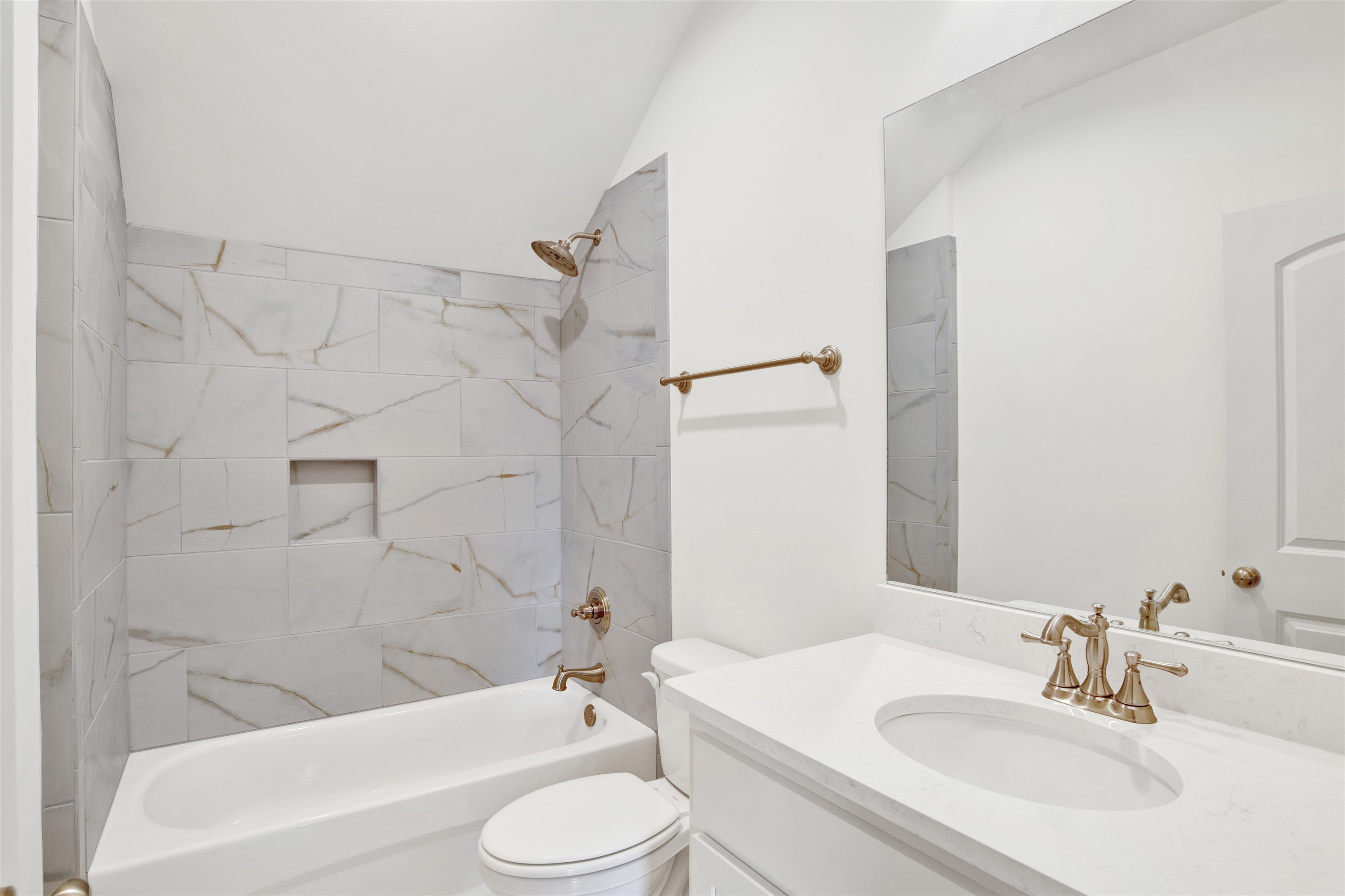 404 Scarlett Avenue Fairhope, AL 36532 - Photo 23 of 27 Bathroom