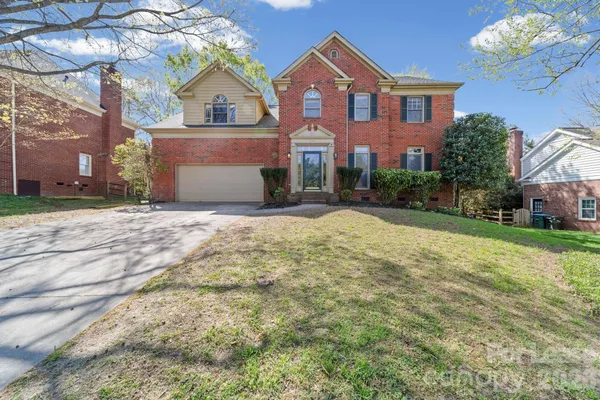 $2,900 | 214 Southern Cross Lane, Matthews, NC 28105