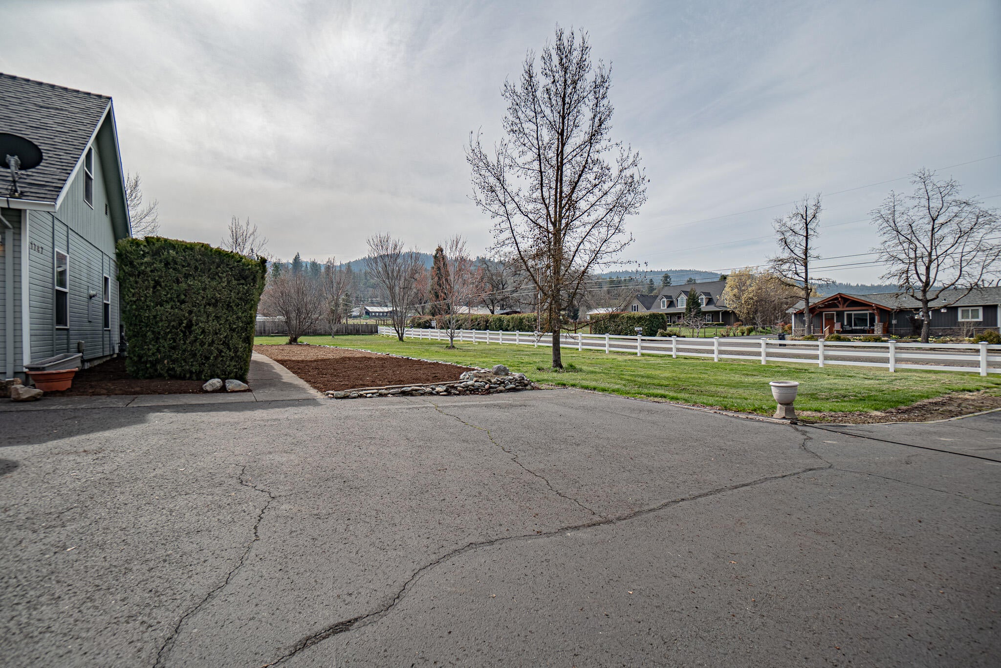 1747 Minear Road Medford, OR 97501 - Photo 29 of 35 DSC00576-HDR