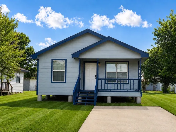 $194,900 | 1935 1st Street, Hempstead, TX 77445