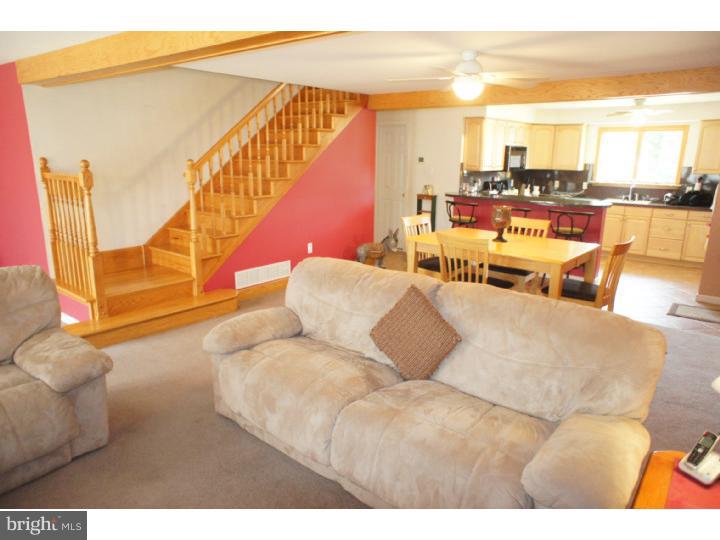 9354 Annapolis Road Philadelphia, PA 19114 - Photo 8 of 21 Living Room