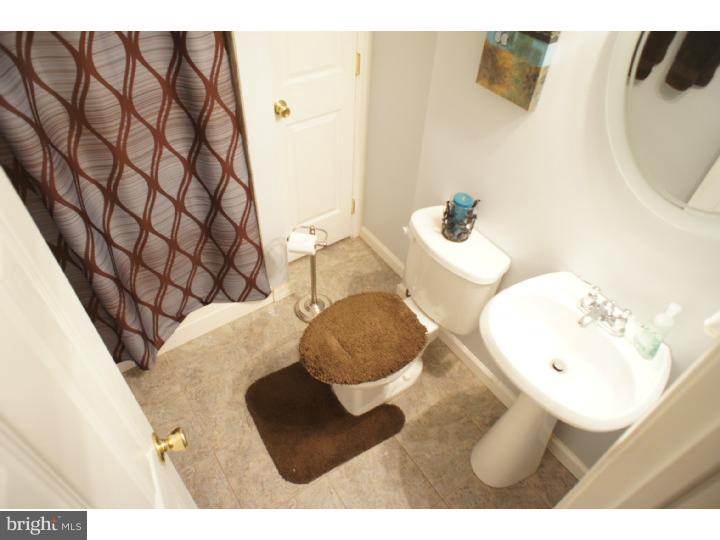 9354 Annapolis Road Philadelphia, PA 19114 - Photo 10 of 21 Bathroom