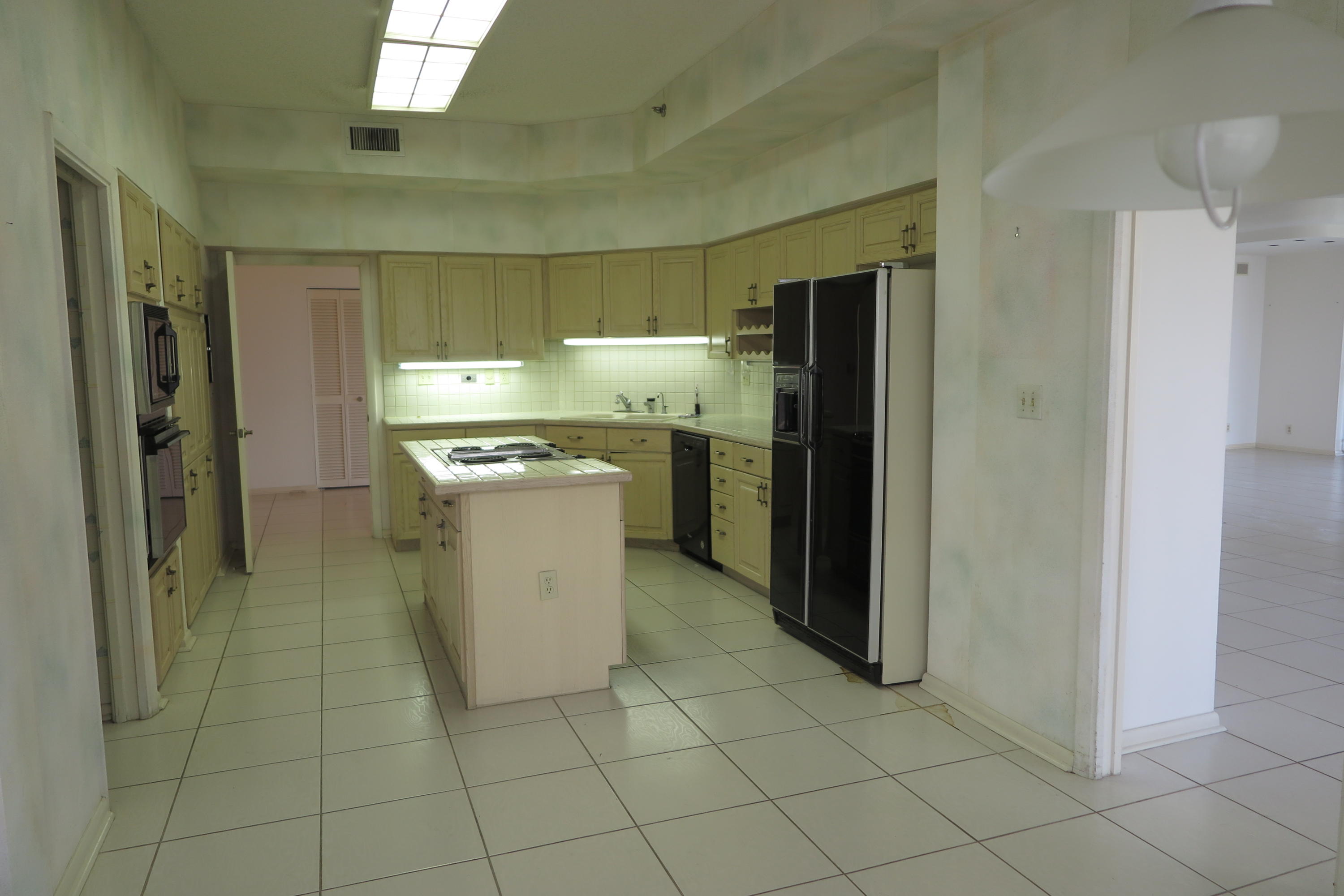 7235 Promenade Drive, Unit K801 Boca Raton, FL 33433 - Photo 8 of 24 Kitchen