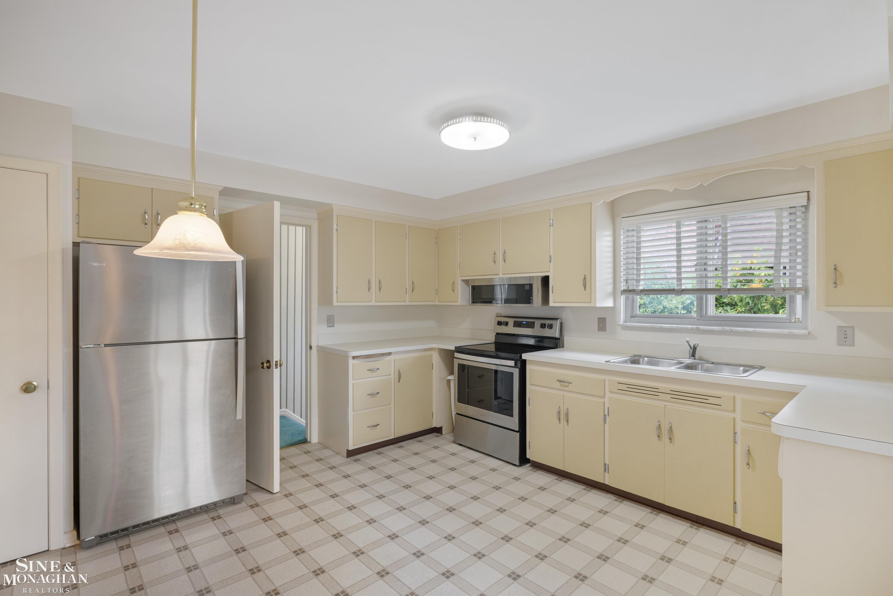 716 Trombley Road Grosse Pointe, MI 48230 - Photo 10 of 97