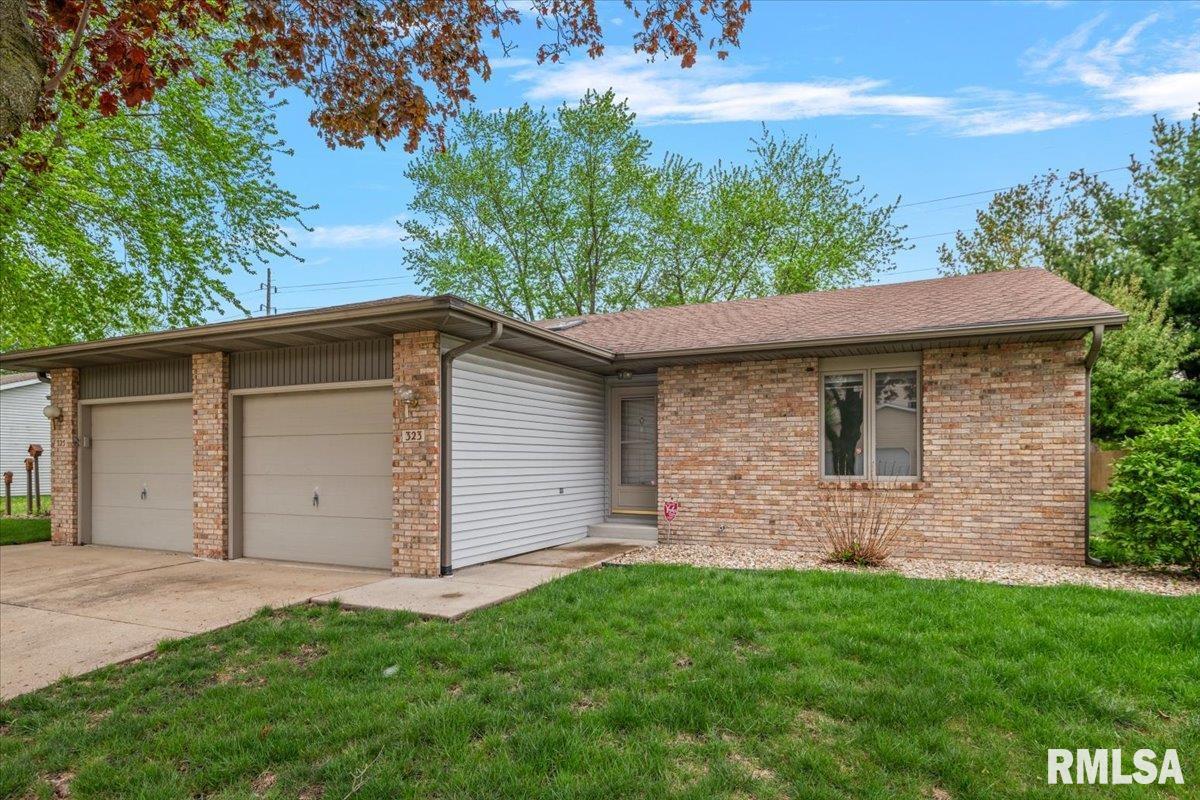 323 Bellerive Road Springfield, IL 62704 - Photo 1 of 25 Gallery Image 1