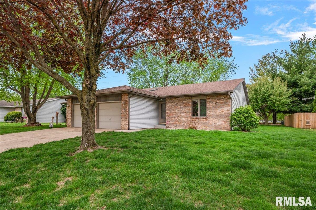 323 Bellerive Road Springfield, IL 62704 - Photo 2 of 25 Gallery Image 2