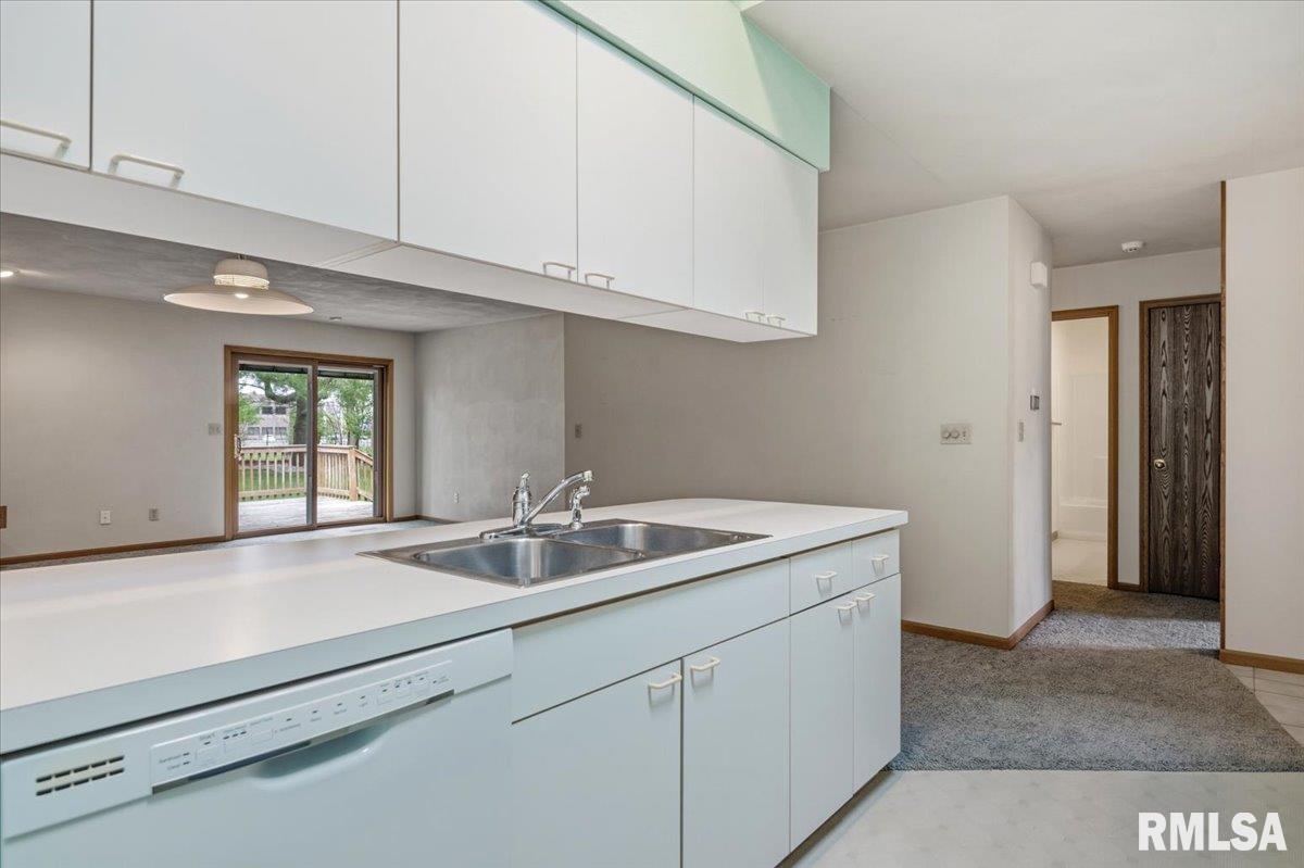 323 Bellerive Road Springfield, IL 62704 - Photo 7 of 25 Gallery Image 7