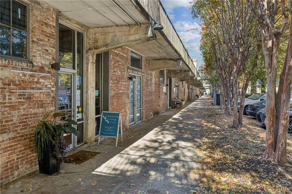 659 Auburn Avenue Northeast, Unit 229 Atlanta, GA 30312 - Photo 29 of 40 a backyard of a house with seating space