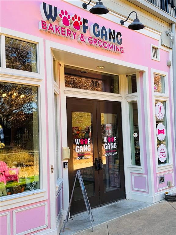 659 Auburn Avenue Northeast, Unit 229 Atlanta, GA 30312 - Photo 33 of 40 a front view of a multi story building