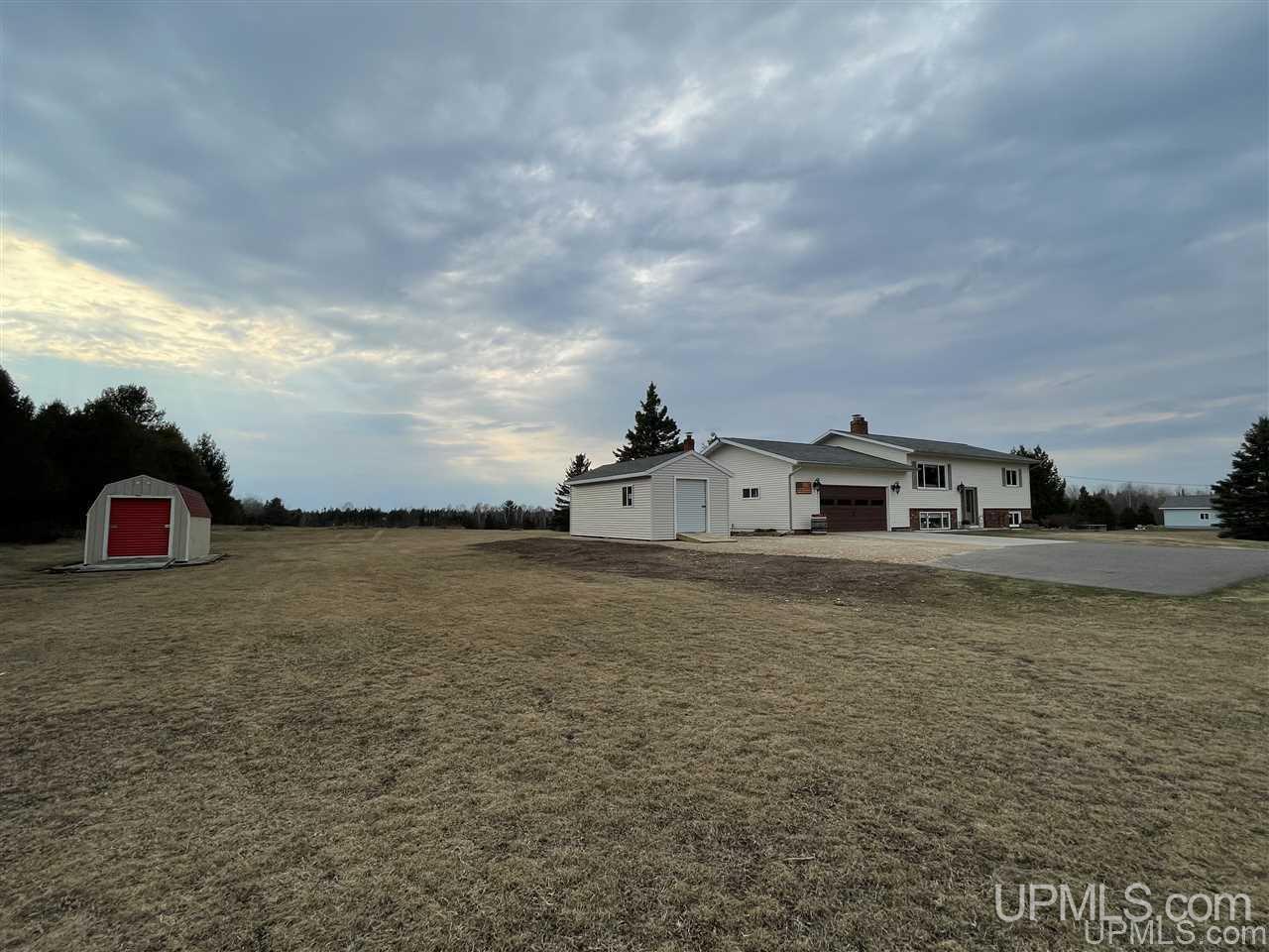 1109N Town Line Road Gulliver, MI 49840 - Photo 33 of 35