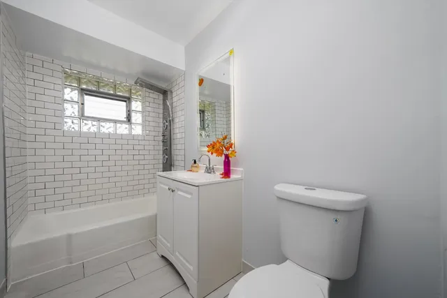 $209,000 | 615 East 156th Place, South Holland, IL 60473