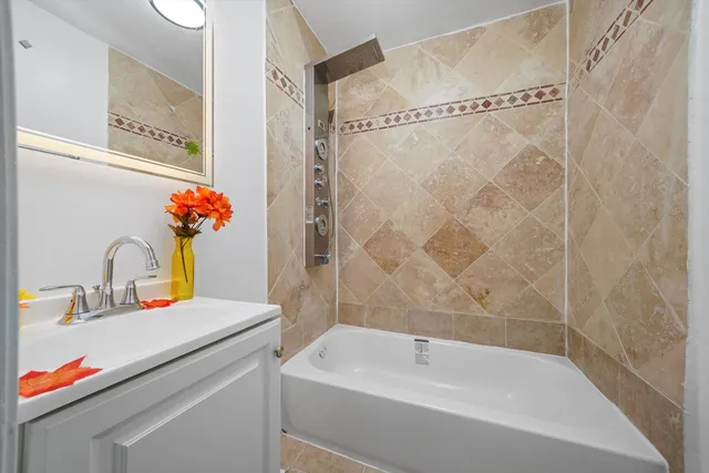 $209,000 | 615 East 156th Place, South Holland, IL 60473