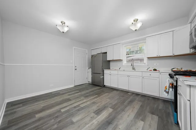 $209,000 | 615 East 156th Place, South Holland, IL 60473