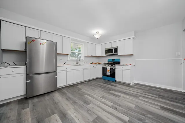 $209,000 | 615 East 156th Place, South Holland, IL 60473