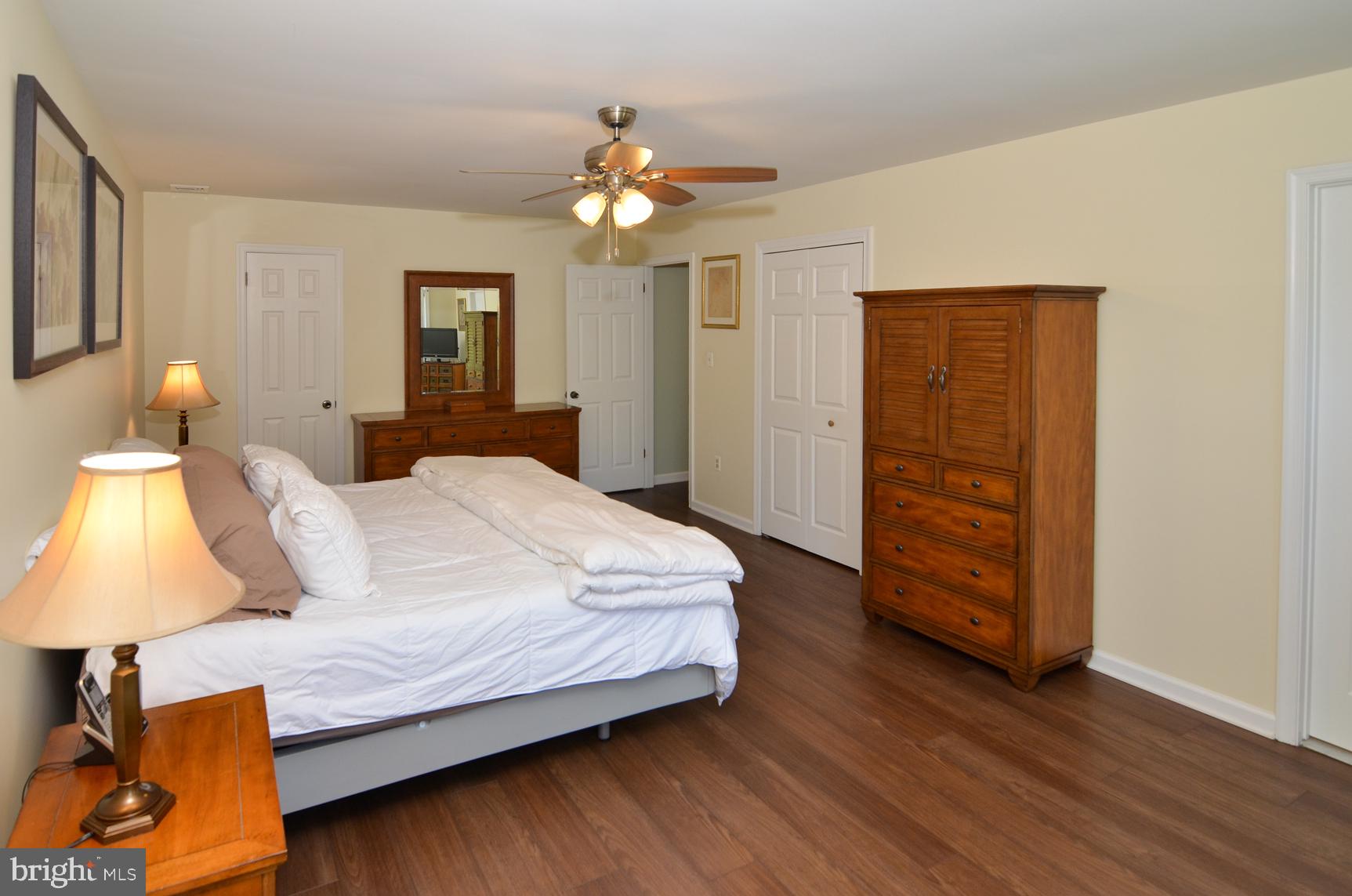 3 Aqua Terrace Hamilton, NJ 08620 - Photo 27 of 39 a bedroom with a bed and a lamp