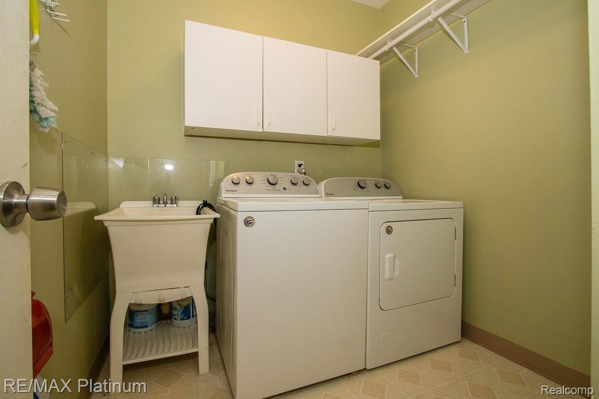 43584 Oakbrook Road Canton, MI 48187 - Photo 15 of 34 First floor Master